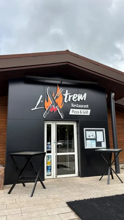 MMI Pergola et ses mange-debout à Bourg-en-Bresse , Bourg-en-Bresse, MMI
