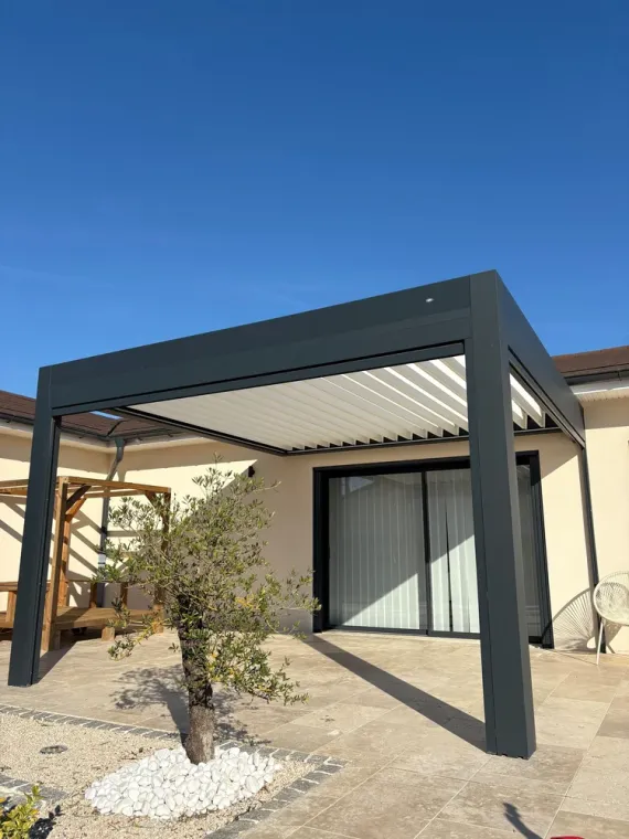 MMI pergola installe une pergola bioclimatique à Viriat, Bourg-en-Bresse, MMI