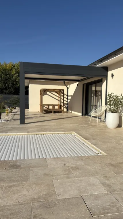 MMI Pergola installe une pergola bioclimatique à Mâcon, Bourg-en-Bresse, MMI